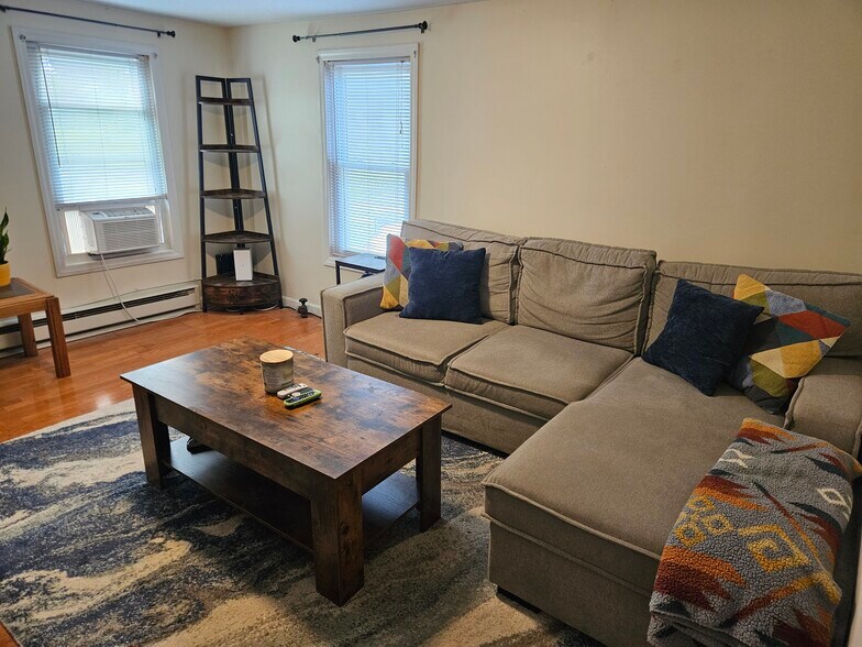 Living Room - 140 Mount Kemble Ave