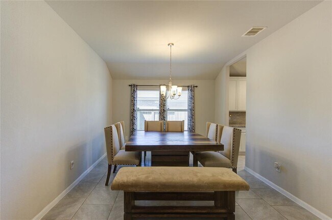 Building Photo - 9011 Hemlock Dr