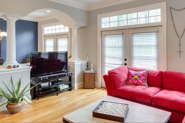 Building Photo - 331 Carpenter Dr NE