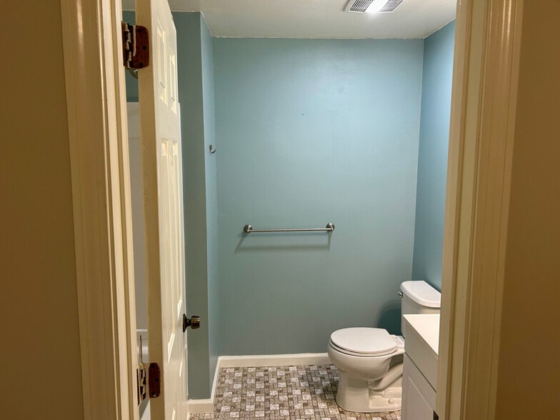 Building Photo - 21 Waterview Dr