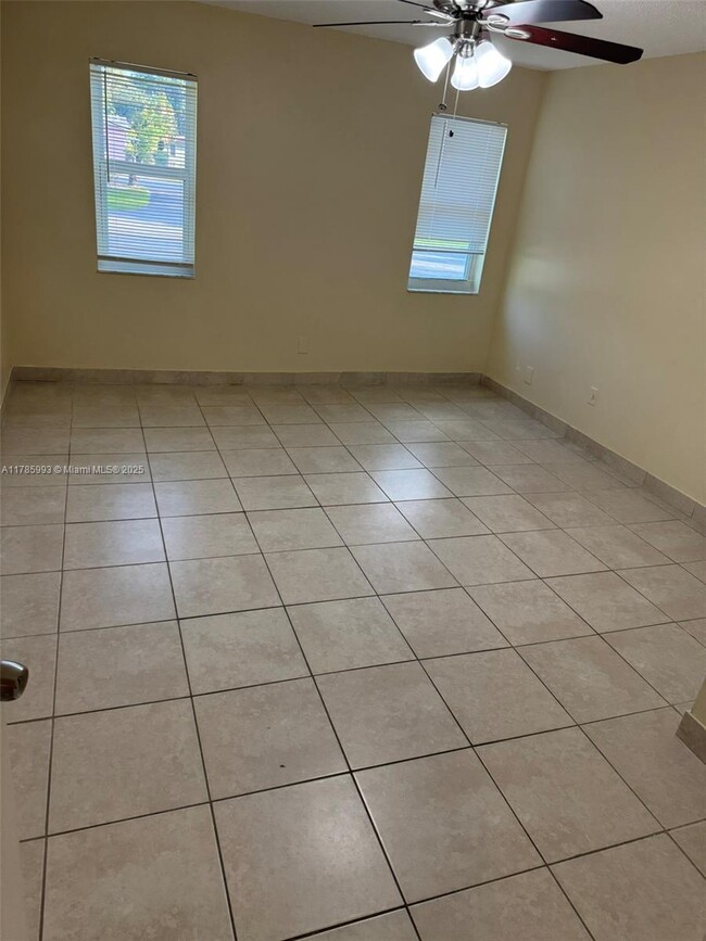 Building Photo - 4063 SW 51st St