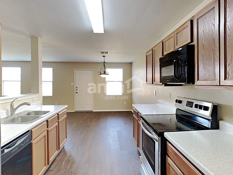 Building Photo - 1021 Bumble Bee Dr