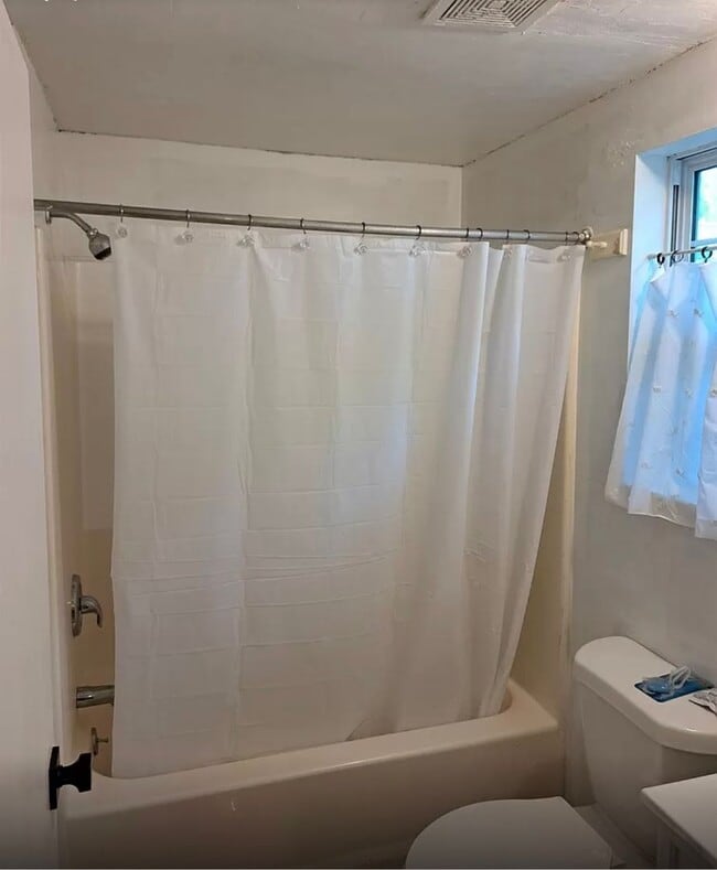 Building Photo - $895 - 2 bed 1 bath - Single Family Home