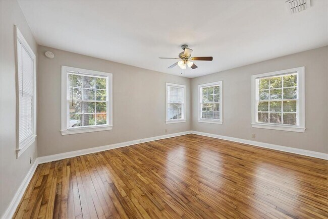 Building Photo - 1205 W 40th St