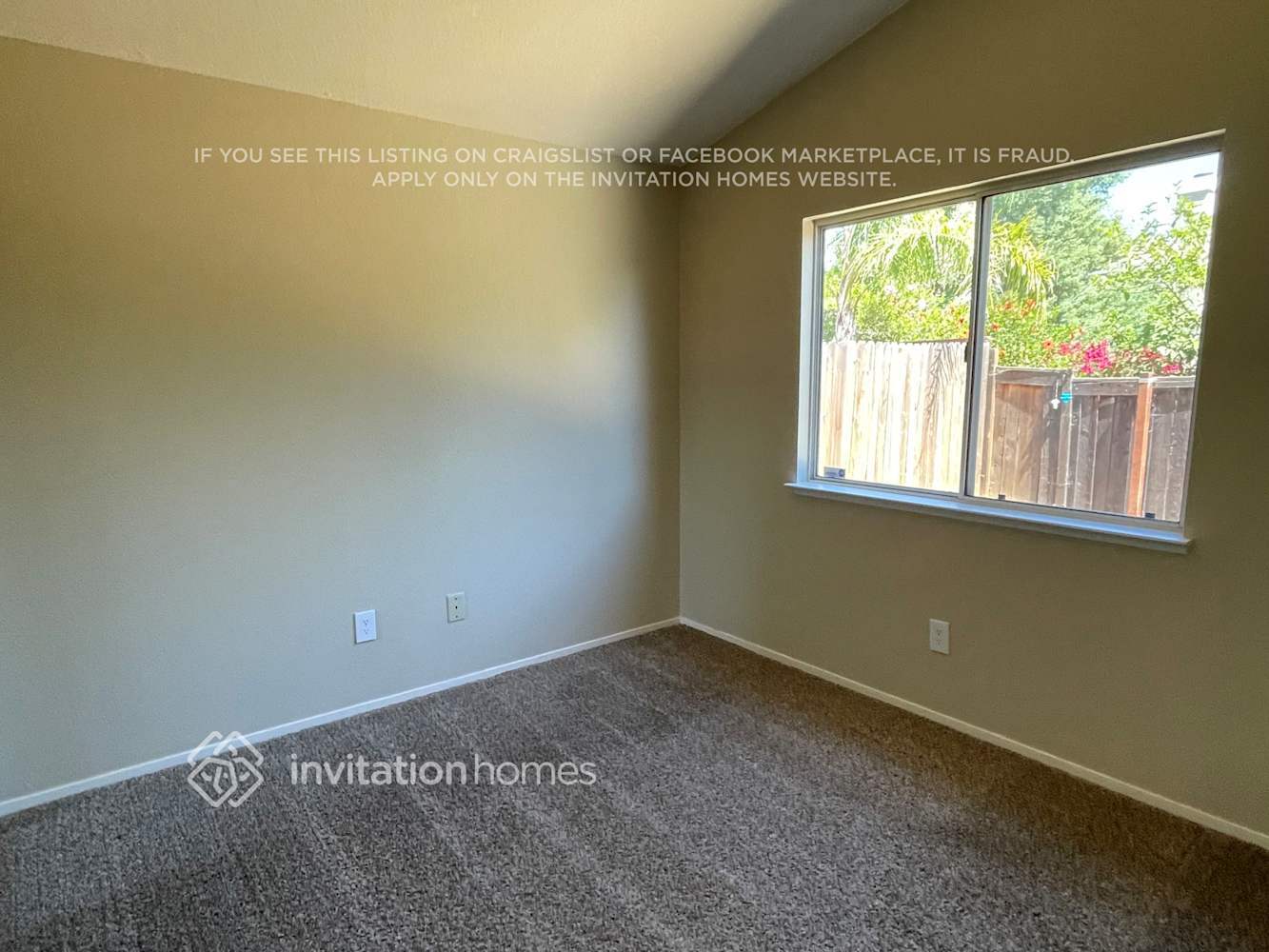 Building Photo - 1812 Johnson Dr