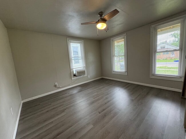 Building Photo - 1248 Ledlie Ave
