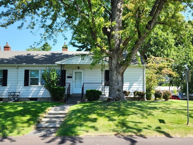 Building Photo - Location, Location - 2 blocks from Columbi...