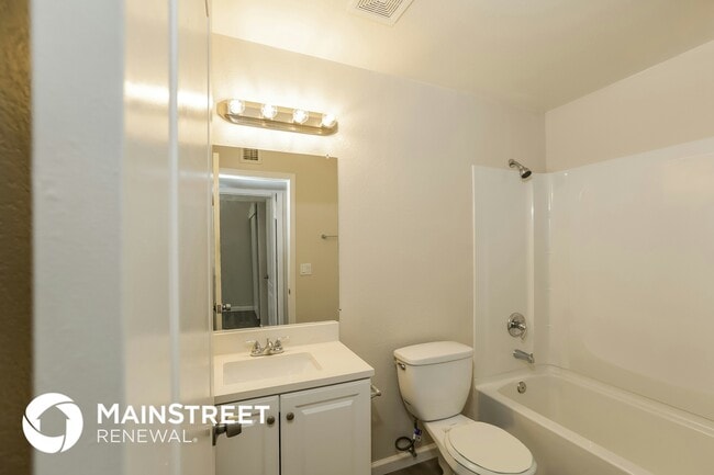 Building Photo - 8921 W Weldon Ave