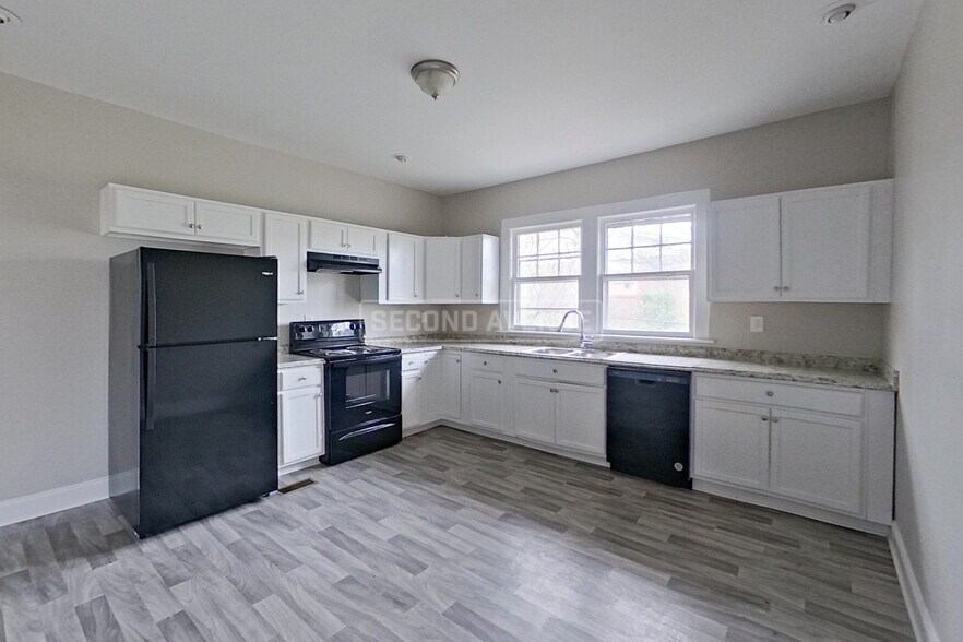 Building Photo - 916 Indiana St