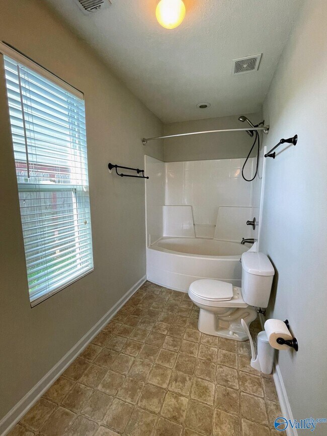 Building Photo - 3412 Castlecreek Dr SW