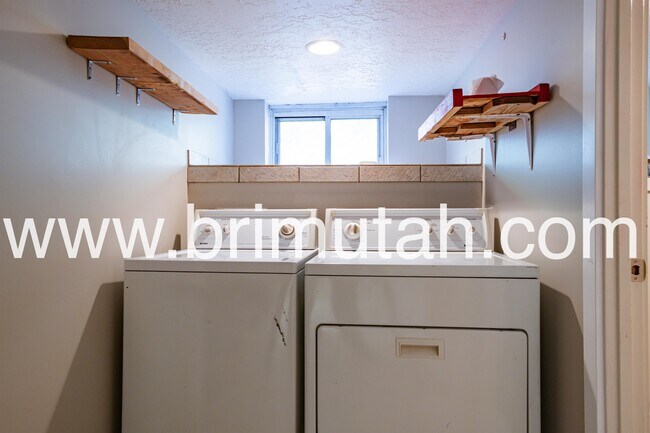 Building Photo - 628 Browning Ave S