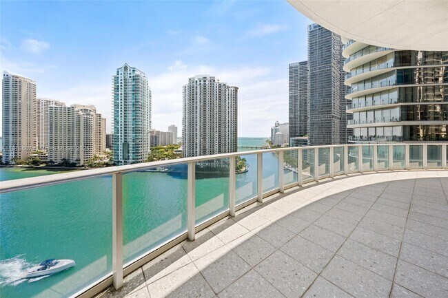 Building Photo - 300 S Biscayne Blvd