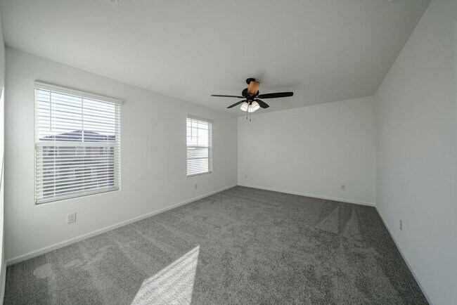 Building Photo - NEW 5 BEDROOM 3 BATHROOM HOME AVILABLE FOR RENT!