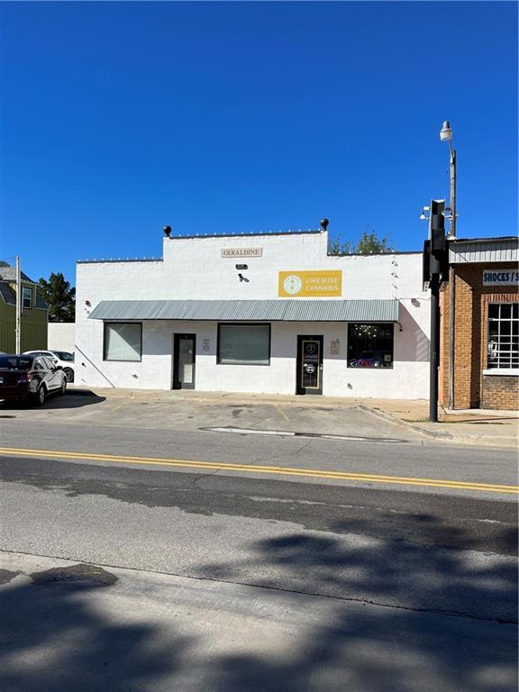Building Photo - 1609 N Blackwelder Ave