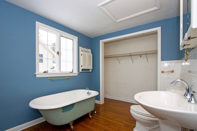 Building Photo - Two bedroom single-family home