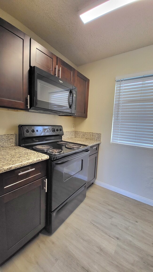 Building Photo - Merlayne Apartments