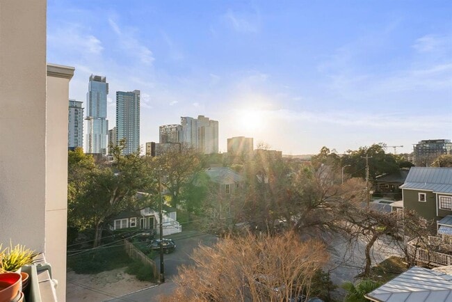 Building Photo - 908 Nueces St