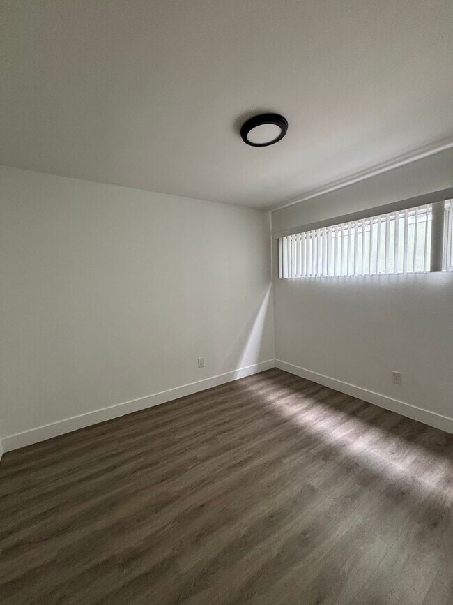 Building Photo - Upgraded 1 Bedroom In Torrance with Parkin...