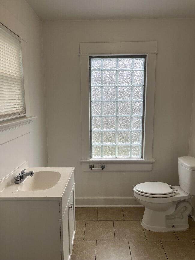 Building Photo - 1925 Brookline Ave