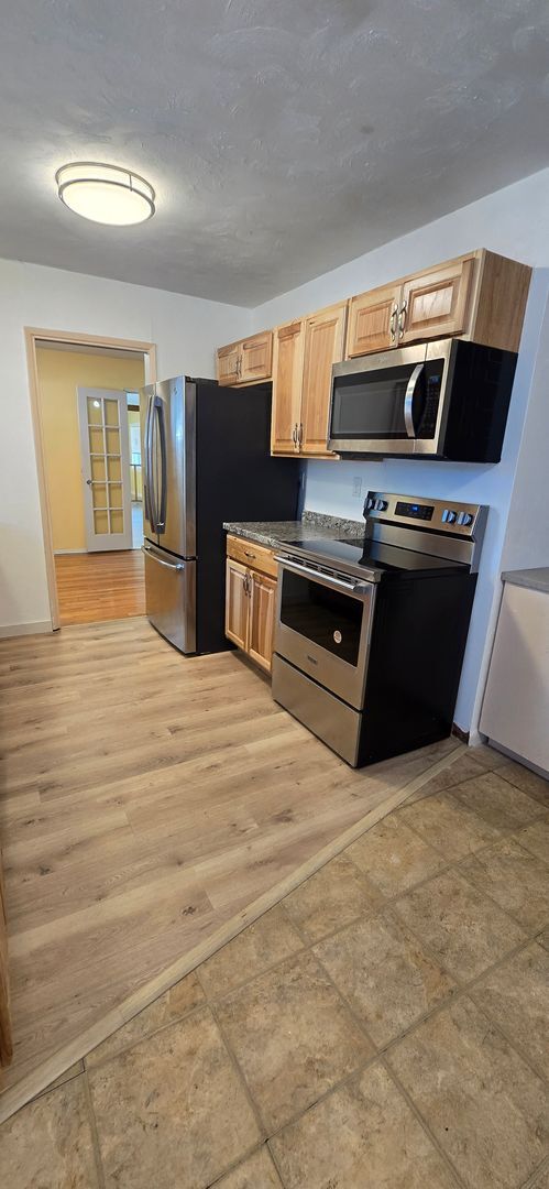 Building Photo - Stunning 4-bedroom 2 bath home