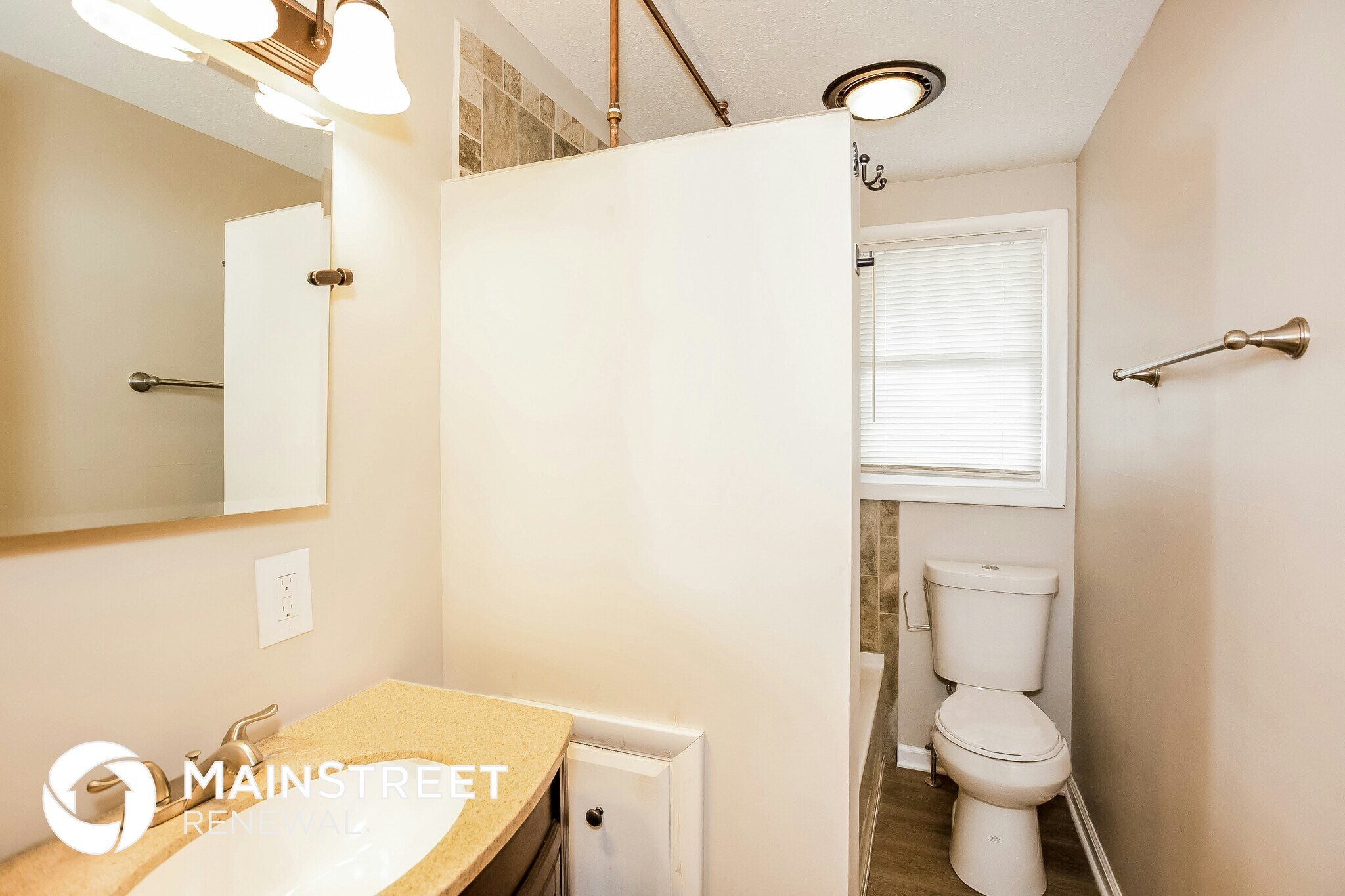 Building Photo - 3325 Loral Dr