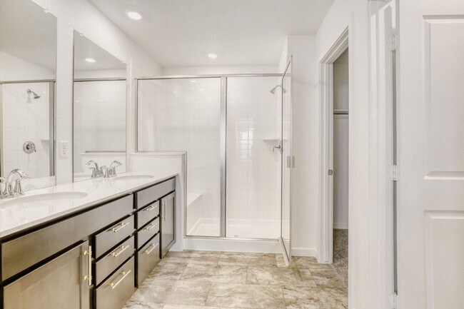 Building Photo - 3 Bedroom 3 Bath Home in Thornton Available Now!!