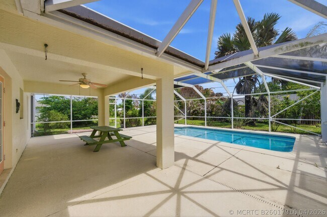 Building Photo - 1707 SE Manth Ln