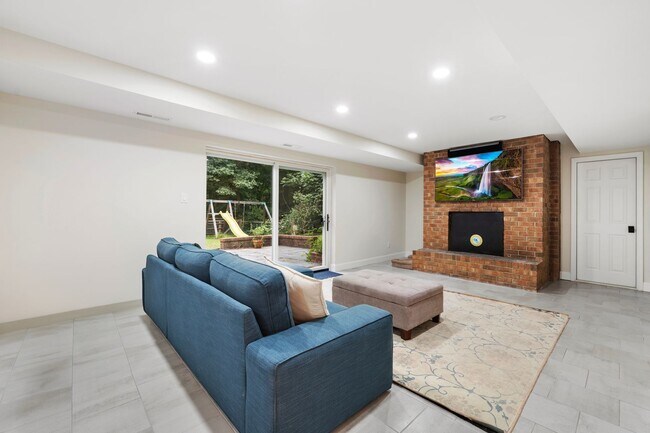 Building Photo - Modern Upgraded 4 Bed 3.5 Bath Home in SW ...