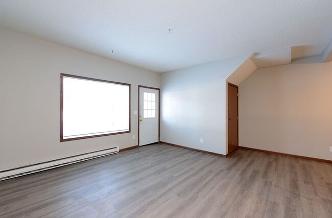 Building Photo - Updated 2 Bed, 1 Bath Townhome in West Fargo!