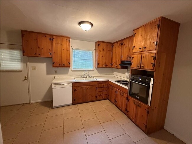 Building Photo - 2465 Rothfield Pl