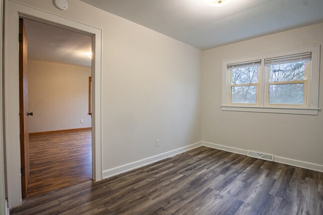 Building Photo - 610 Russell St