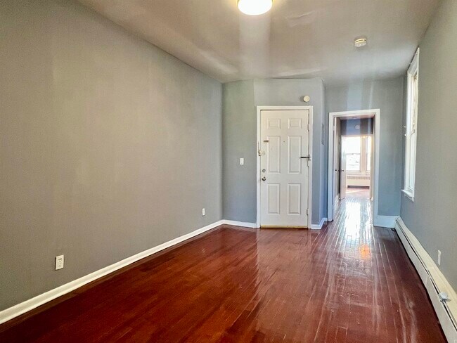 Building Photo - 80 Paterson St