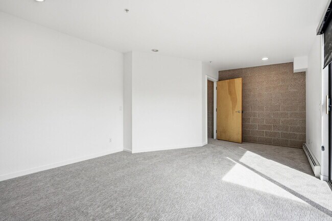 Building Photo - 11582 Colony Row
