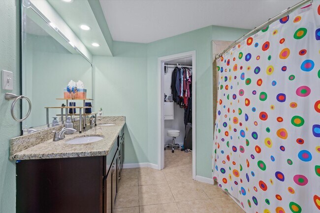 Building Photo - 4905 Woodway Ave