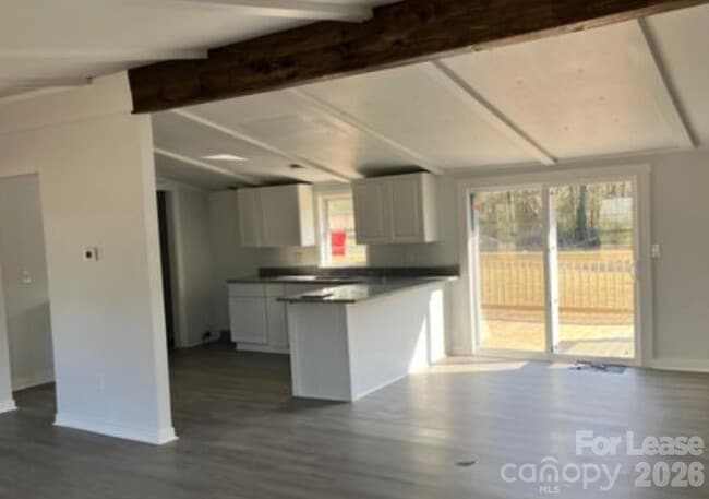 Building Photo - 141 Little Country Ln