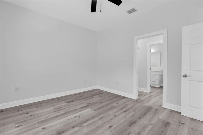Building Photo - 705 S Orange Ave