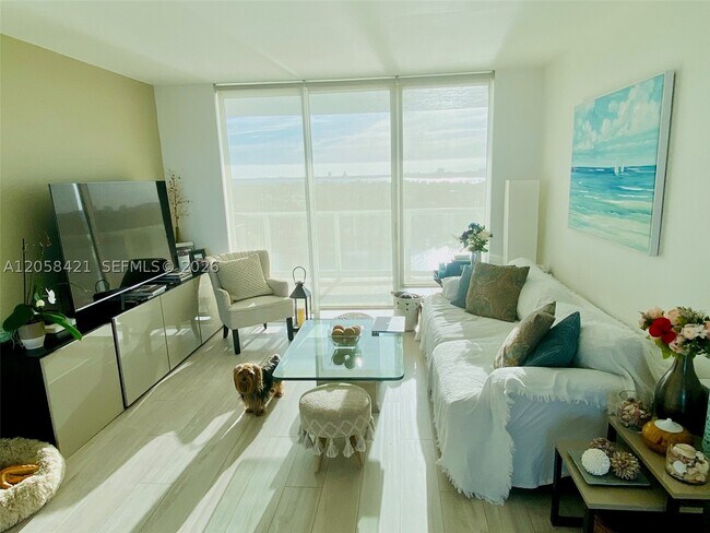 Building Photo - 5900 Collins Ave