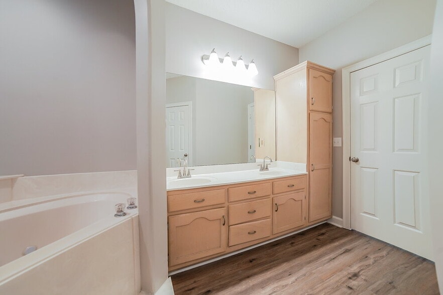 Building Photo - 8978 Shellflower Dr