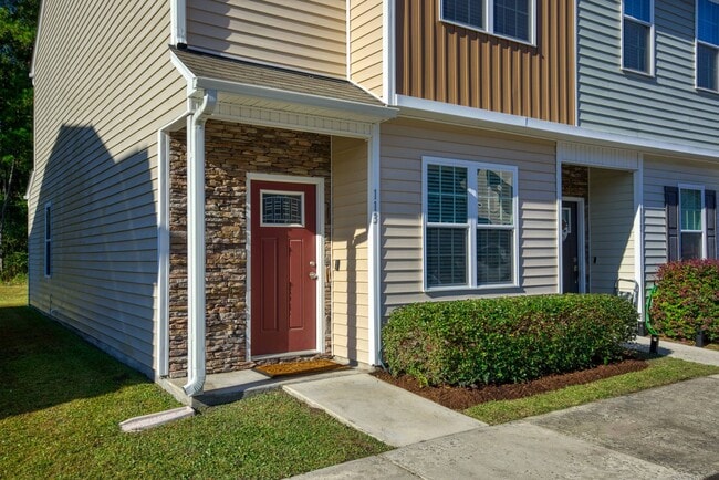 Building Photo - 113 Beacon Woods Dr