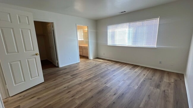 Building Photo - West Lancaster Townhouse in gated communit...