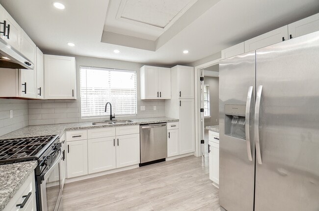 Building Photo - 22018 Grand Forks Dr