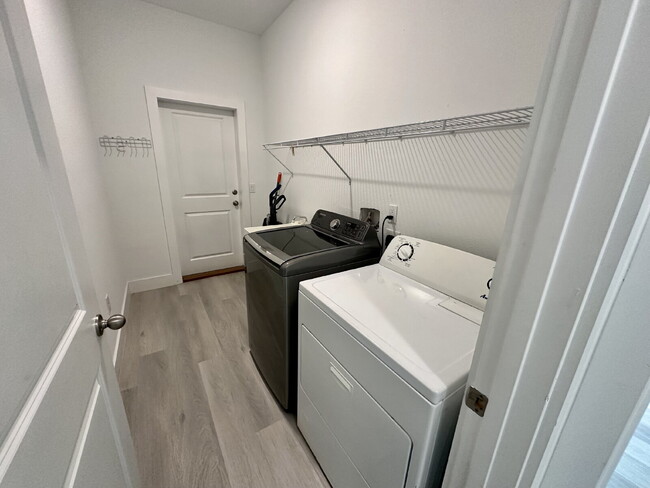 Building Photo - SHARING A BEAUTIFUL LARGE HOME