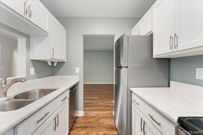 Building Photo - 8770 Chase Dr