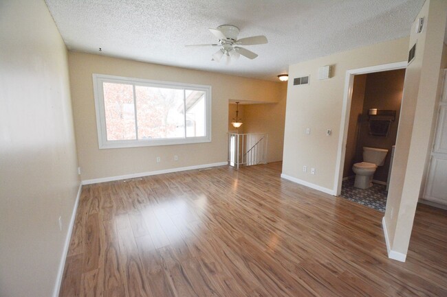 Building Photo - Charming Split-Level 2-Bedroom, 1.5-Bath H...