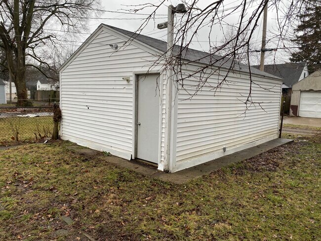 Building Photo - 1617 N Adams St