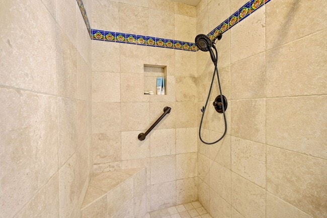 Building Photo - Spacious Two Bedroom Condo in Gated Commun...