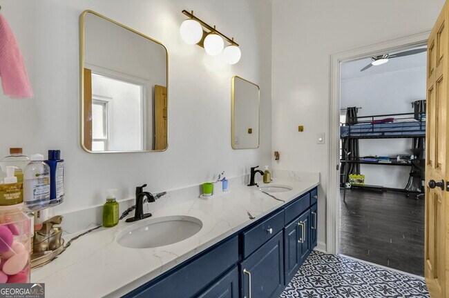 Building Photo - 300 Island Cove Dr