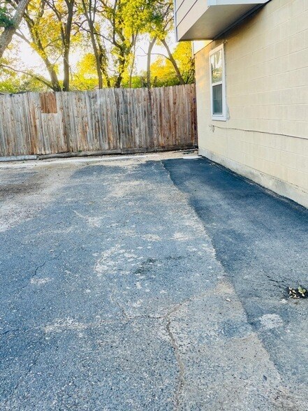 Building Photo - 307 E Mitchell St