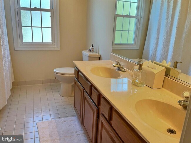 Building Photo - 1501 Silverado Ct
