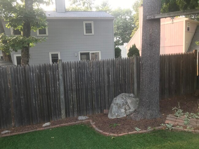 Building Photo - 16 Bowstring Way